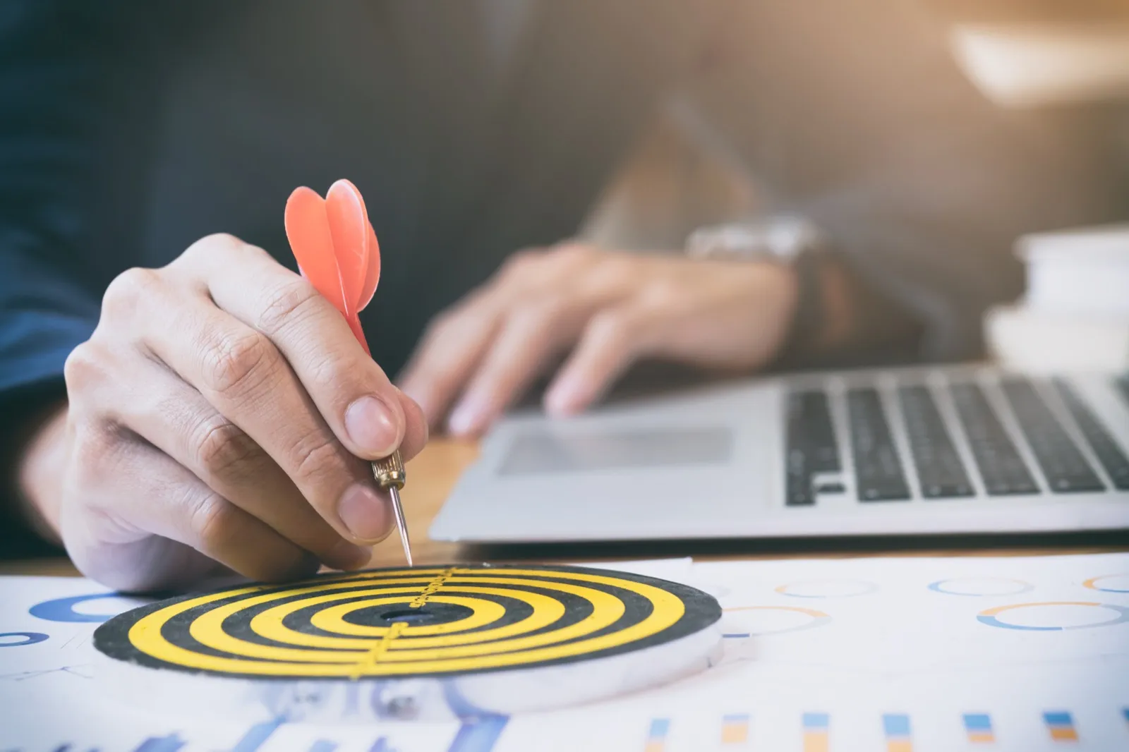 Planificación de estrategia empresarial y definición de objetivos corporativos
